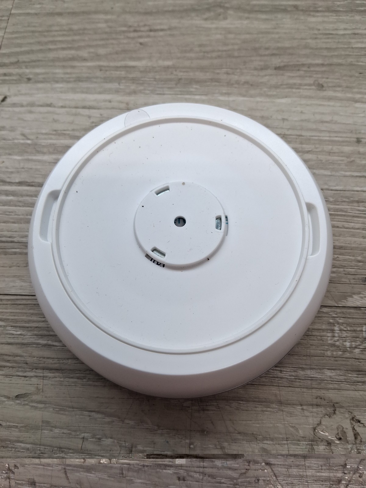 Airthings Wave Radon 2951 Radon Detector Humidity & Temperature Monitoring