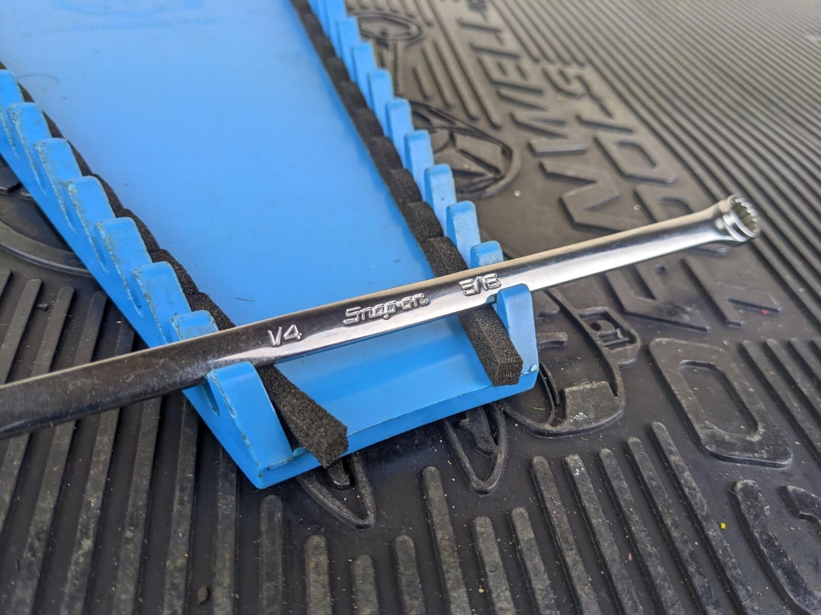 #ax518 NEW Snap On 1/4” x 5/16” SAE SPLINE XDES810a 15 degree Offset Box Wrench