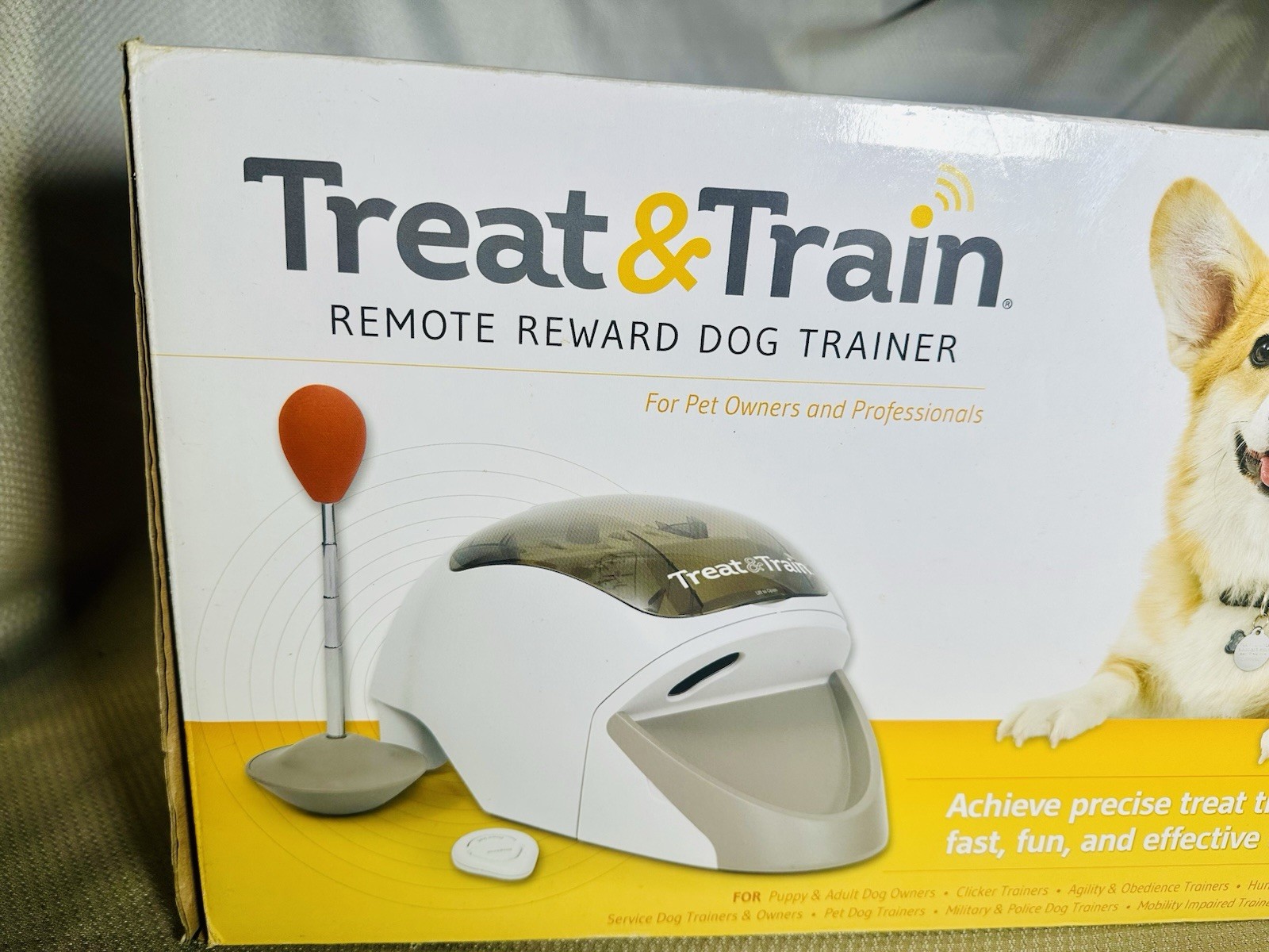 NEW RARE TREAT & TRAIN Remote Treat Dispensing Dog Training System COMPLETE