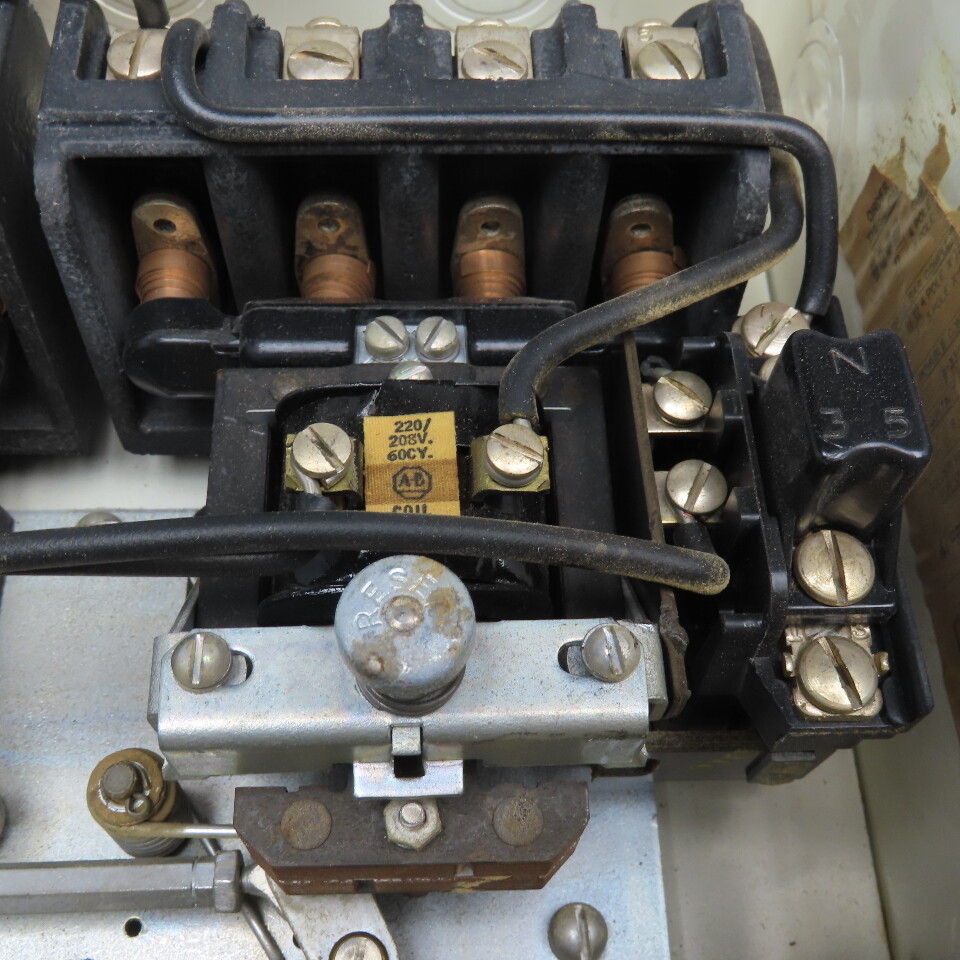 Allen Bradley 705BAAA Size 1 Reversing Contactor 220V 3Ph 60Hz 220/208V Coil