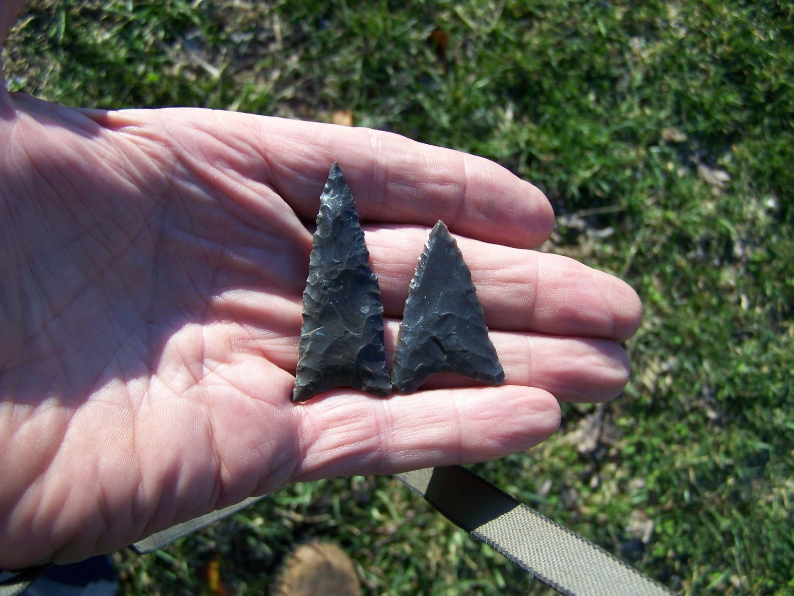 Here is a group of reproduction arrowheads! (Read listing)