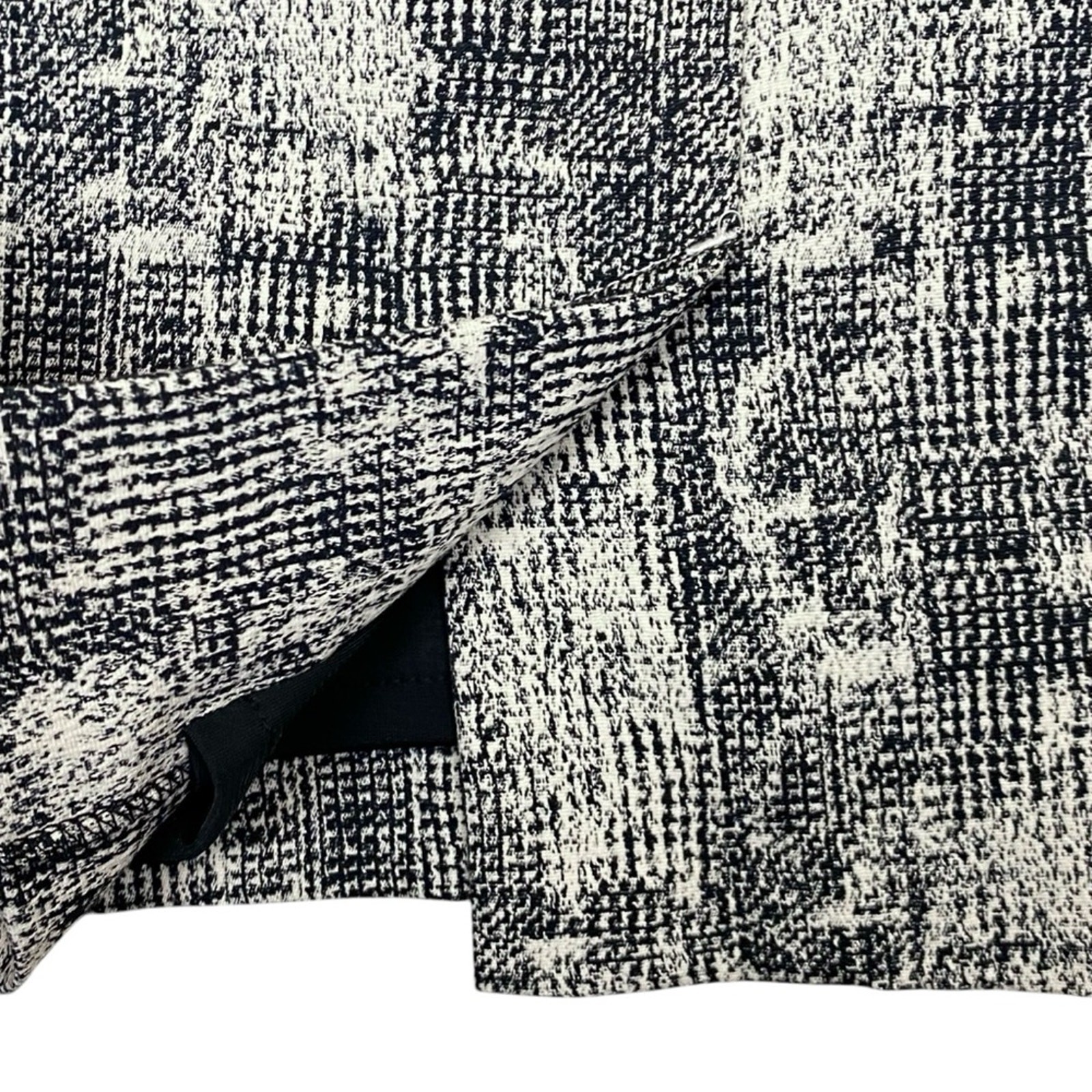 M M. LaFleur Knee Length Pencil Skirt Size 4 Black Cream Classic Career