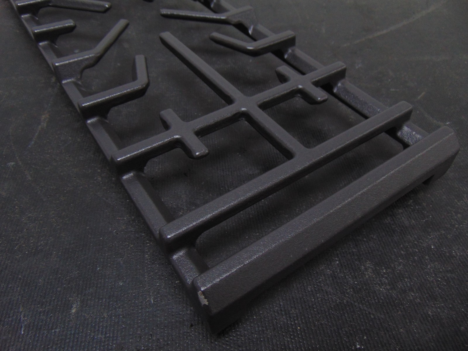 Frigidaire Range GCFG3070BFA Center Grate 5304535284