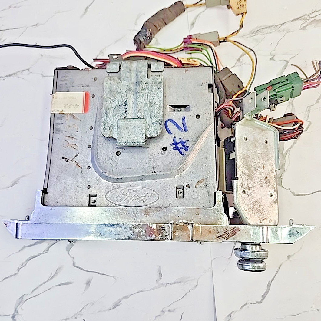 1980-1983 Lincoln Premium Sound System OEM AM FM Radio Cassette Player For Parts