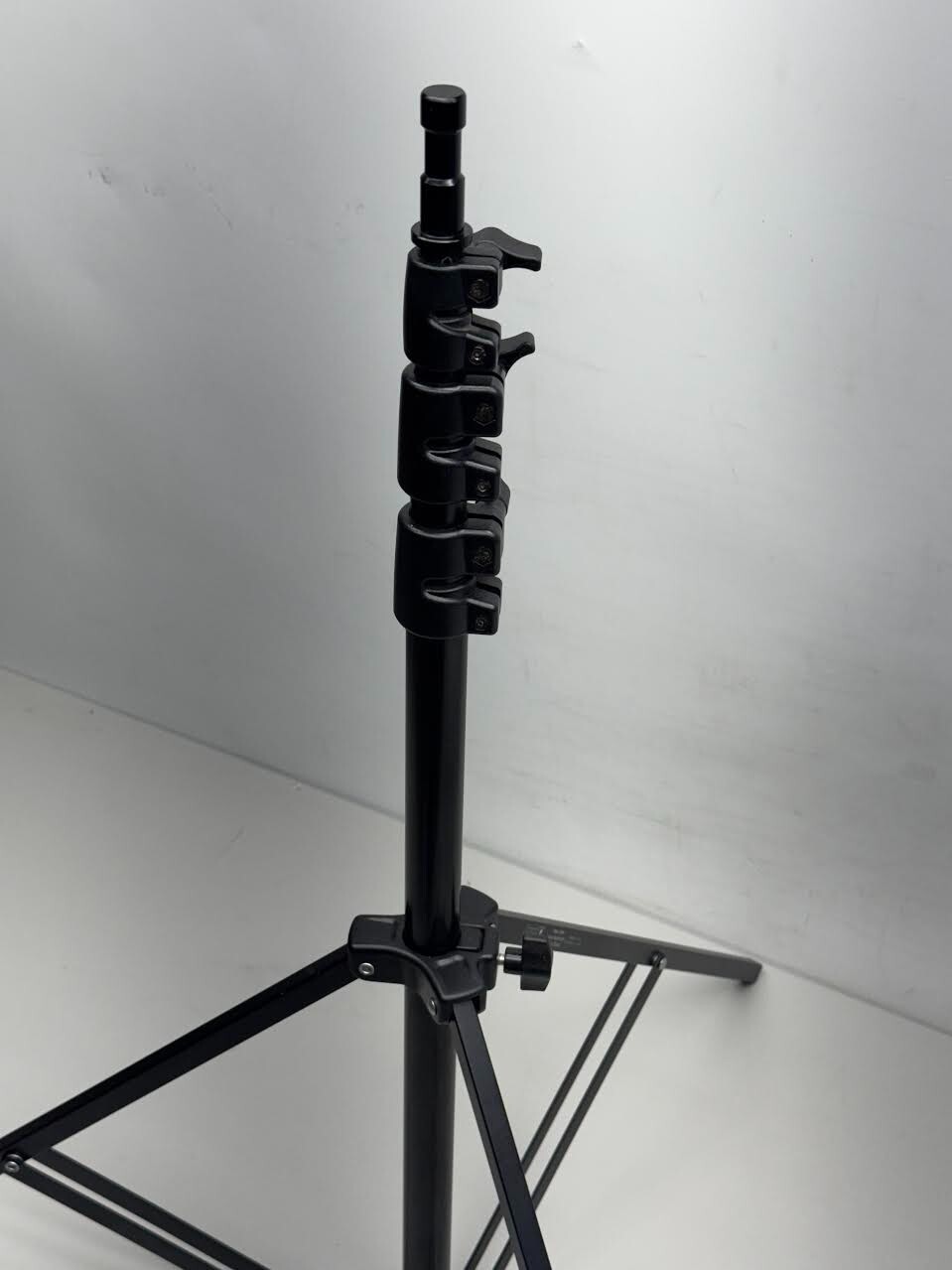 Lowel O1-33 Omni Light Stand (9') (Gun Metal)
