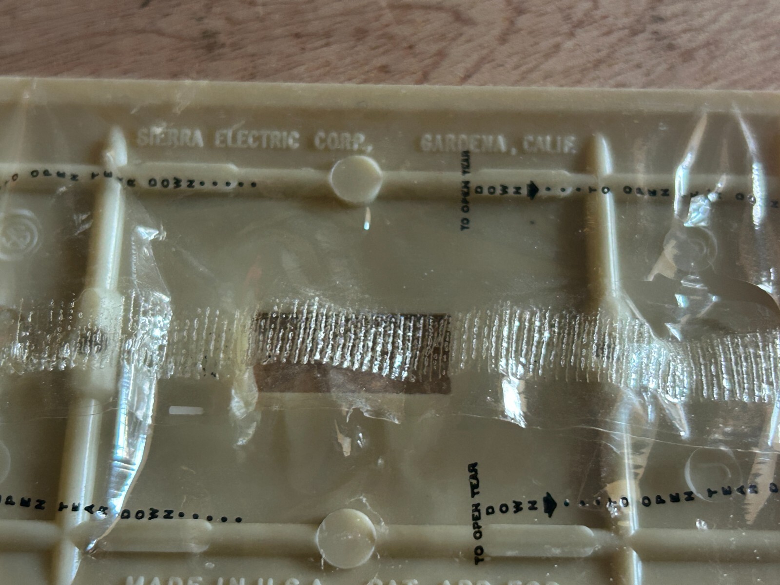 Sierra Single Toggle Switch Cover Wall Plate Lot 24 Ivory Ribbed Vtg Plastic NOS