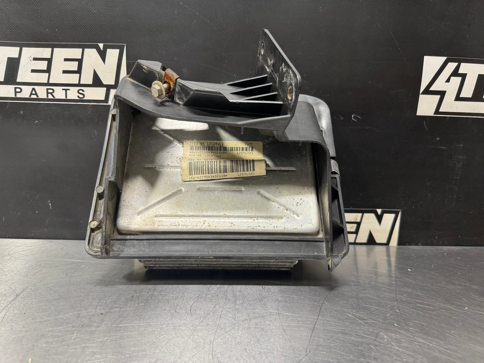 03-06 GM CHEVROLET TAHOE ECM WITH MOUNTING BRACKET OEM #L448