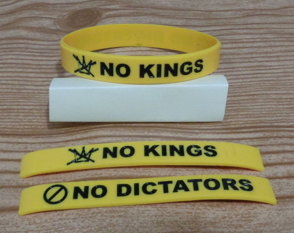 NO KINGS NO DICTATORS Silicone Wristband Yellow/Gold Rubber Bracelet anti trump