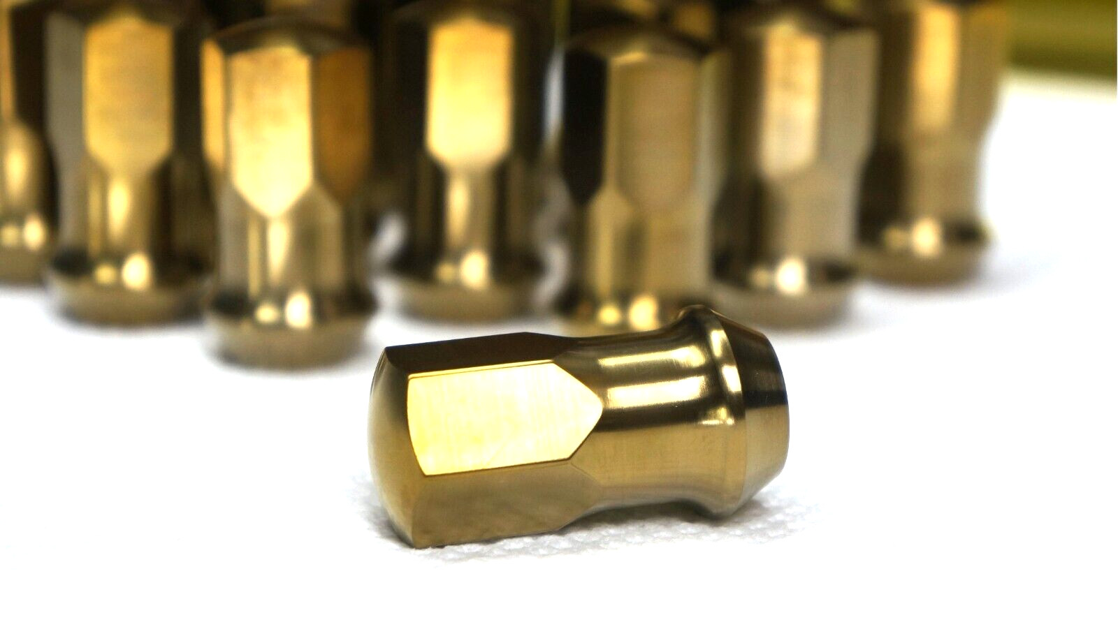 4x set Gold Titanium Closed End Lug Wheel Nut 14x1.5 19mm 60deg