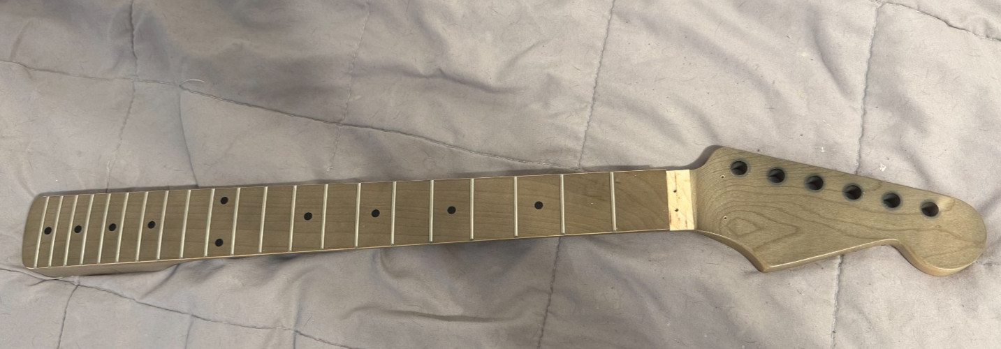 Strat Style Neck Fits EVH Bodies I have up.