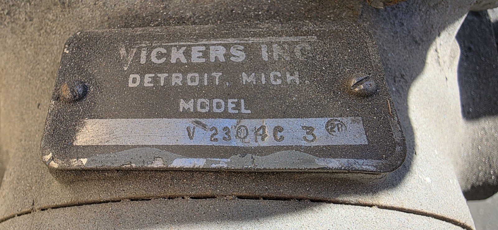 Hydraulic Press 25-Tons (aproximadamente) Double Acting Two-Stage.