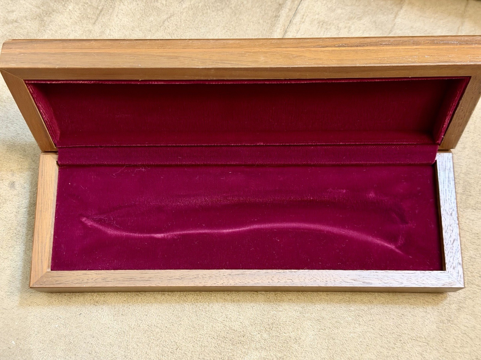 Buck 500 (& Similar) Knife Walnut Display Case Red Felt Nice. Display Case Only