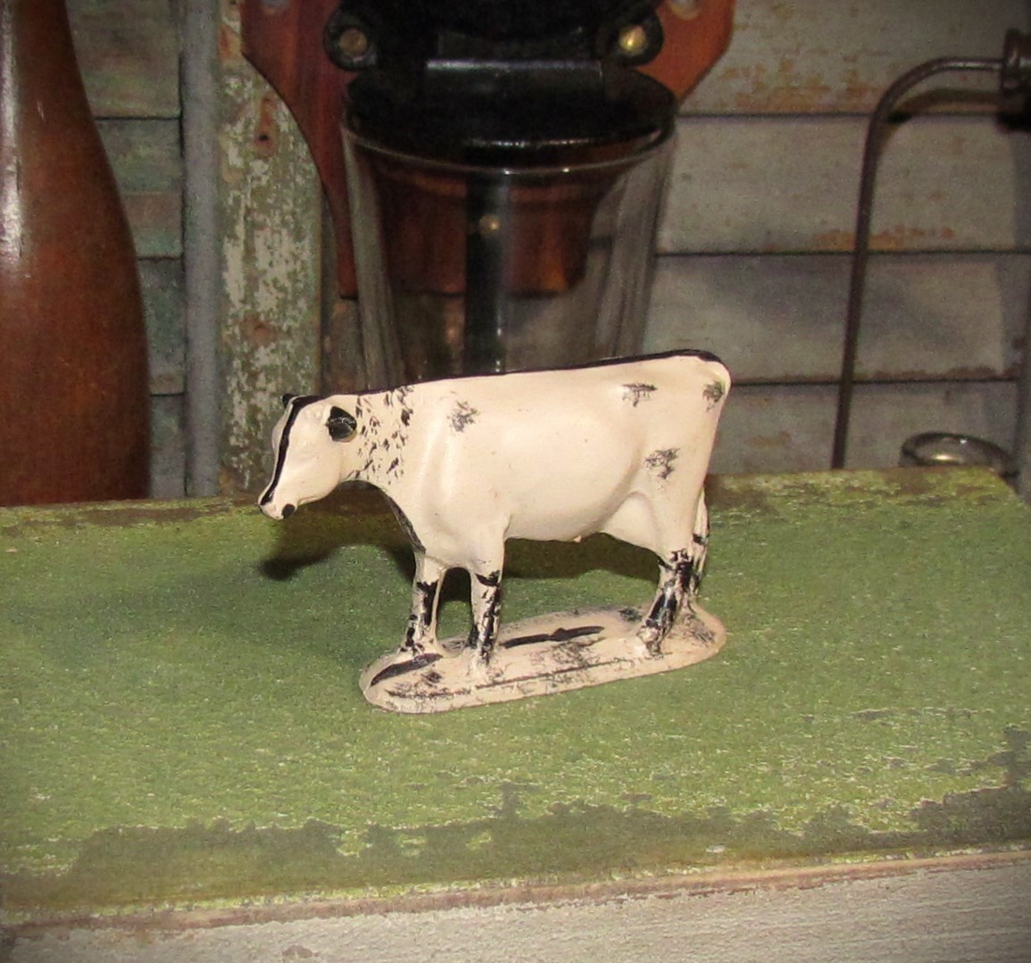 Primitive 3.5" Antique White Resin Holstein Country Farm Dairy Vtg Style Toy Cow