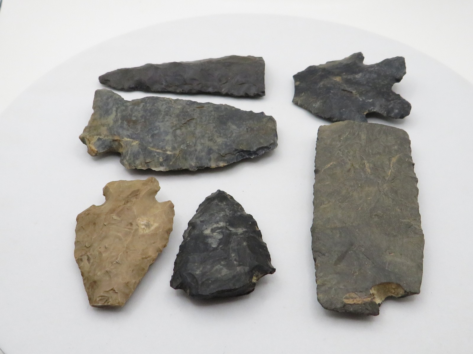 LOT OF 6 NOTCHED INDIAN ARROWHEAD - AUTHENTIC with GREAT COLORS DAMAGED *