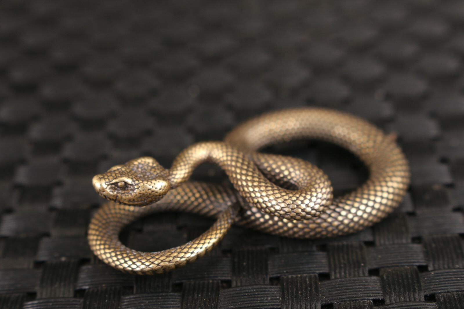 Chinese old bronze handmade Snake Statue figure Tea Pet scene home decoration