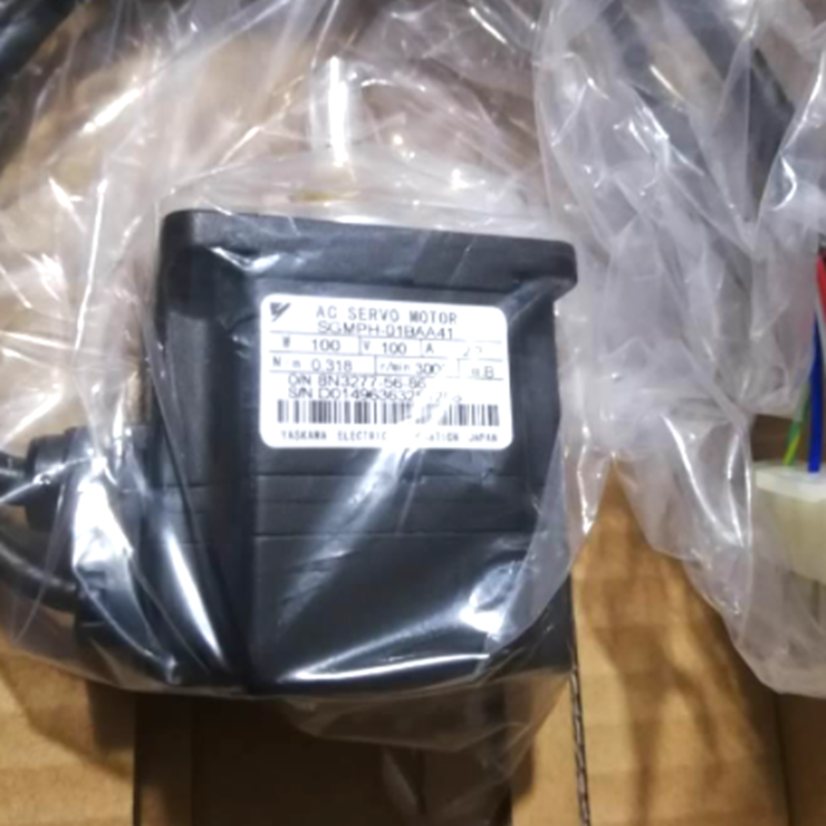 NEW YASKAWA SGMPH-01BAA41 Servo Motor