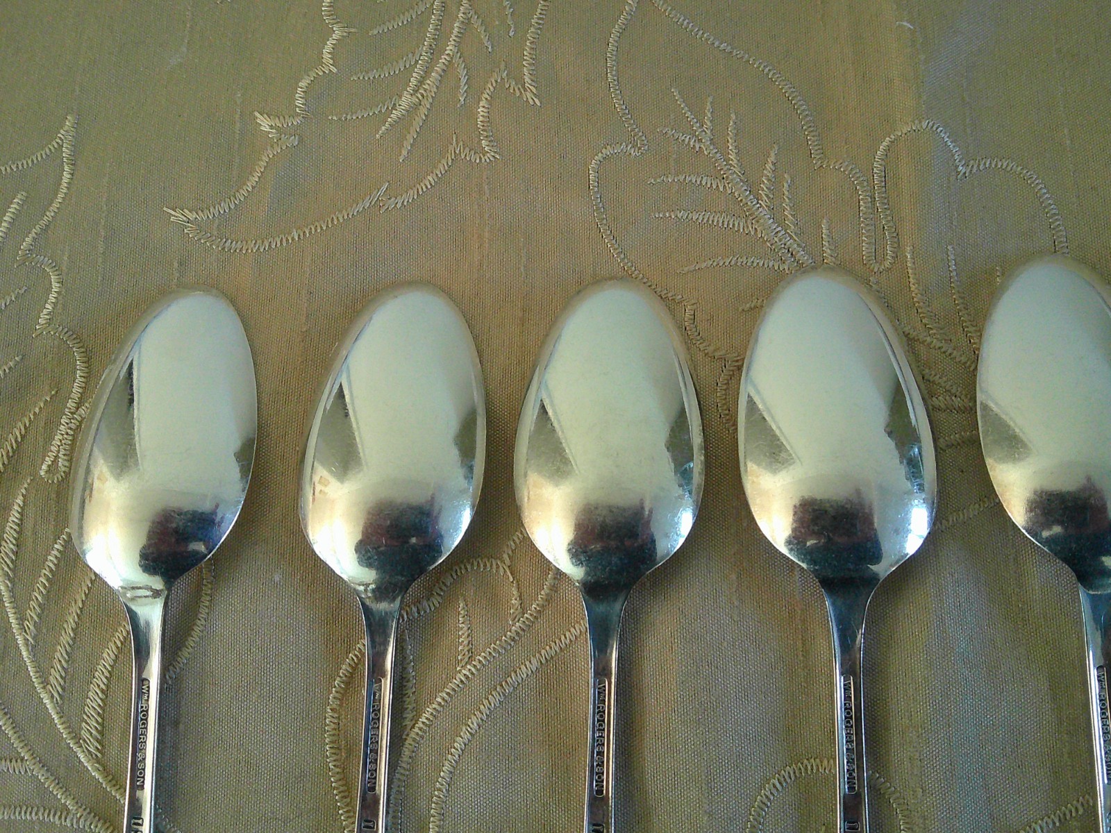 Exquisite Wm Rogers & Son Eight Five O'Clock Spoons IS Silverplate 1940