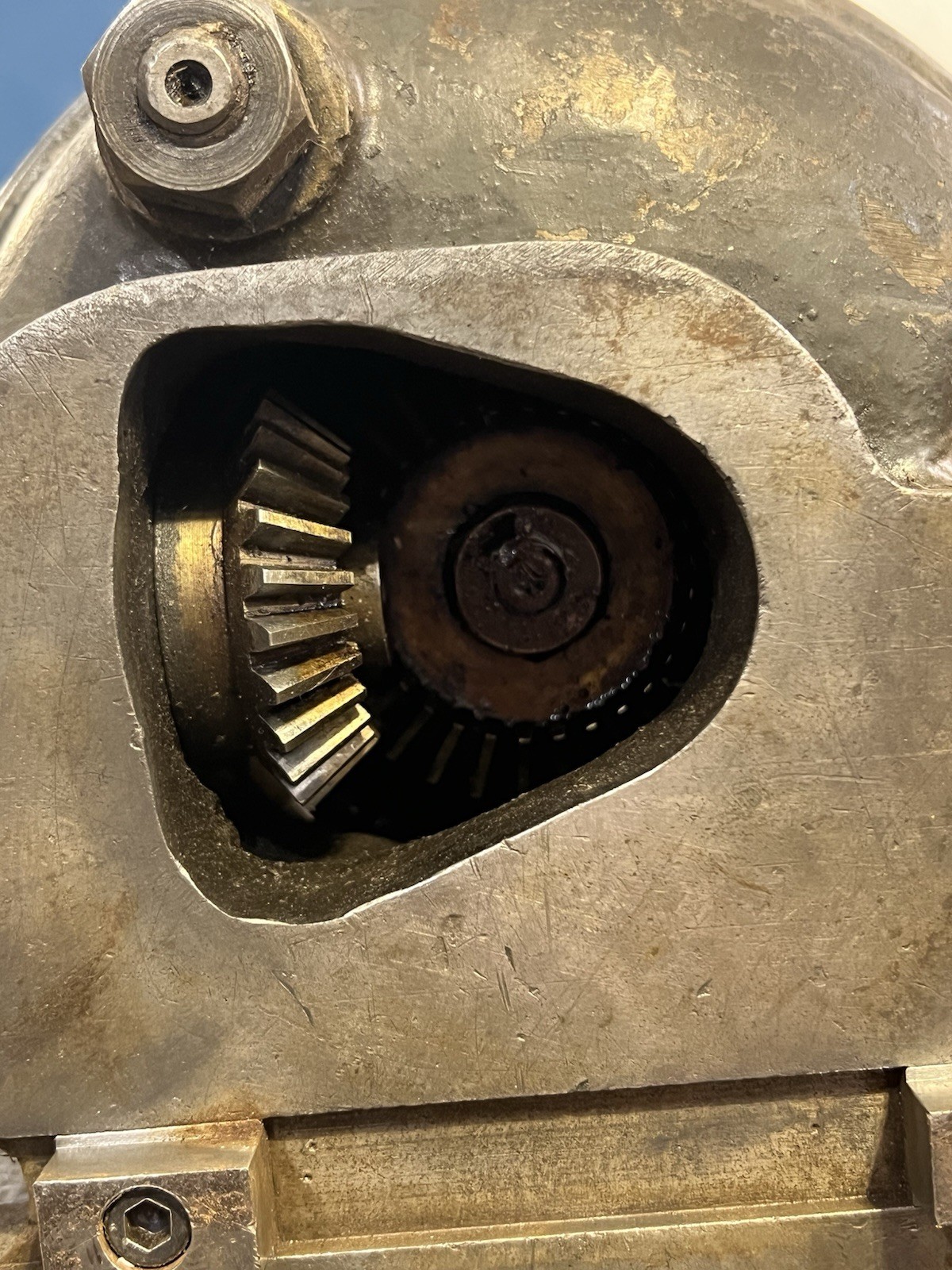 Van Norman Hand or Gear Drive Horizontal Swivel Dividing Head