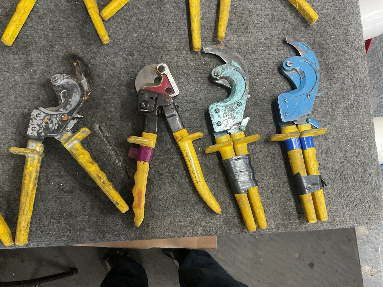 Lot of 3 Klein Tools Ratcheting Cable Cutters 63607 Moving Blade Klein