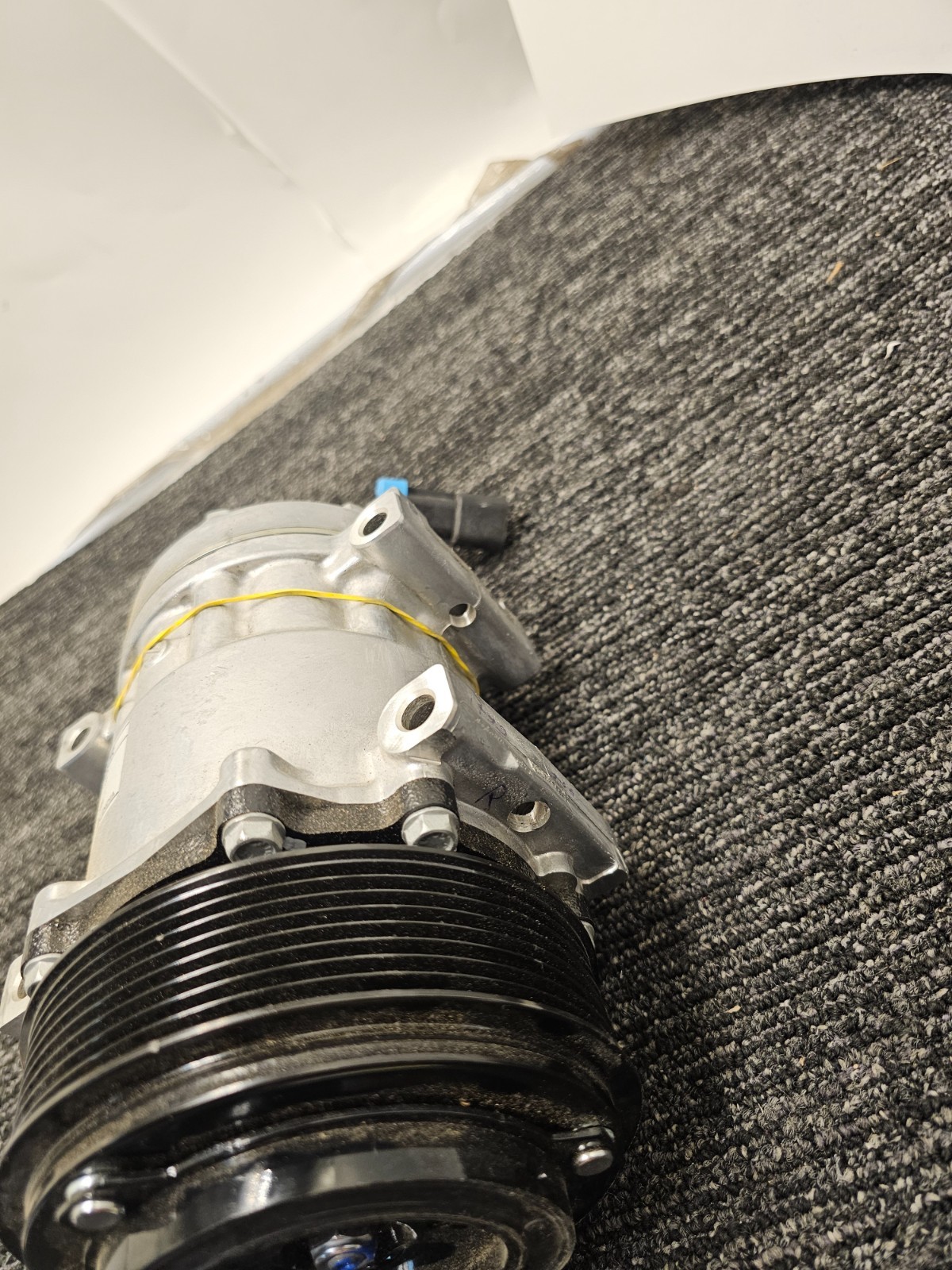 A/C Compressor LF4313 For Peterbilt Paccar F69-1018 Trucks SHD A/C Slimline