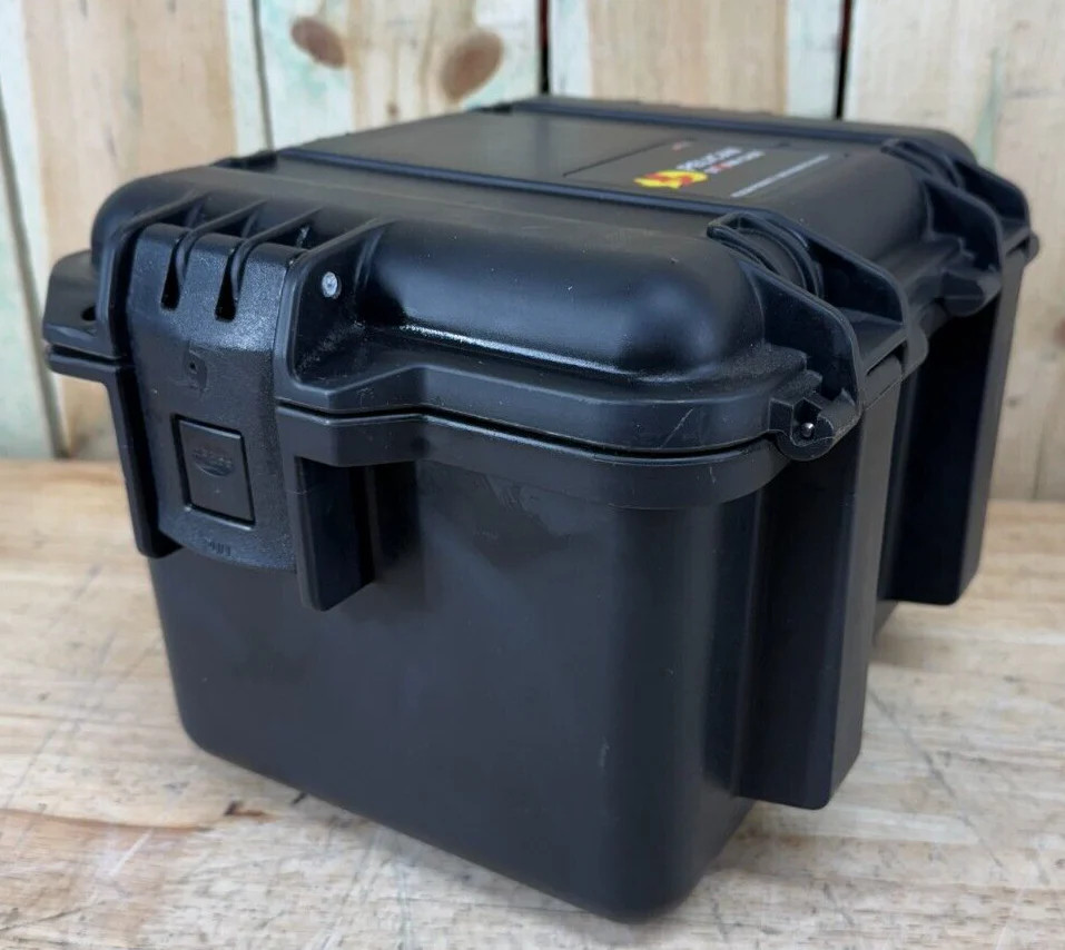 Pelican iM2075 Storm Case Waterproof Handheld Great Condition AB