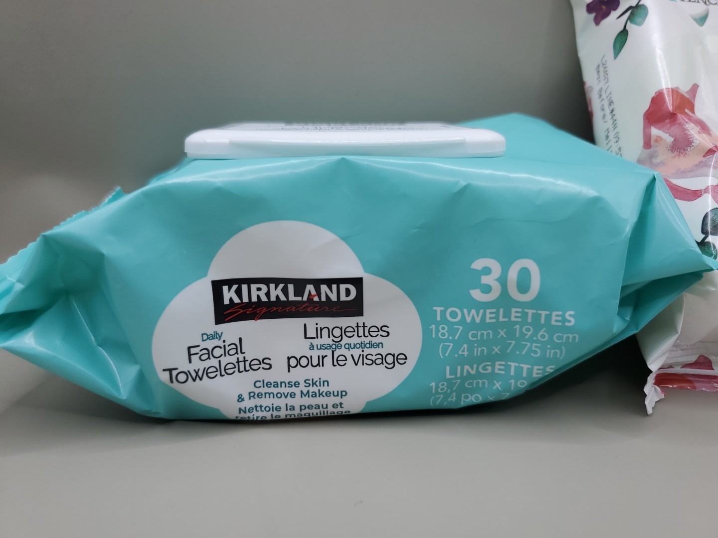 Kirkland Signature Daily Facial Towelettes Cleanse Skin Remove Makeup BB 02/2028