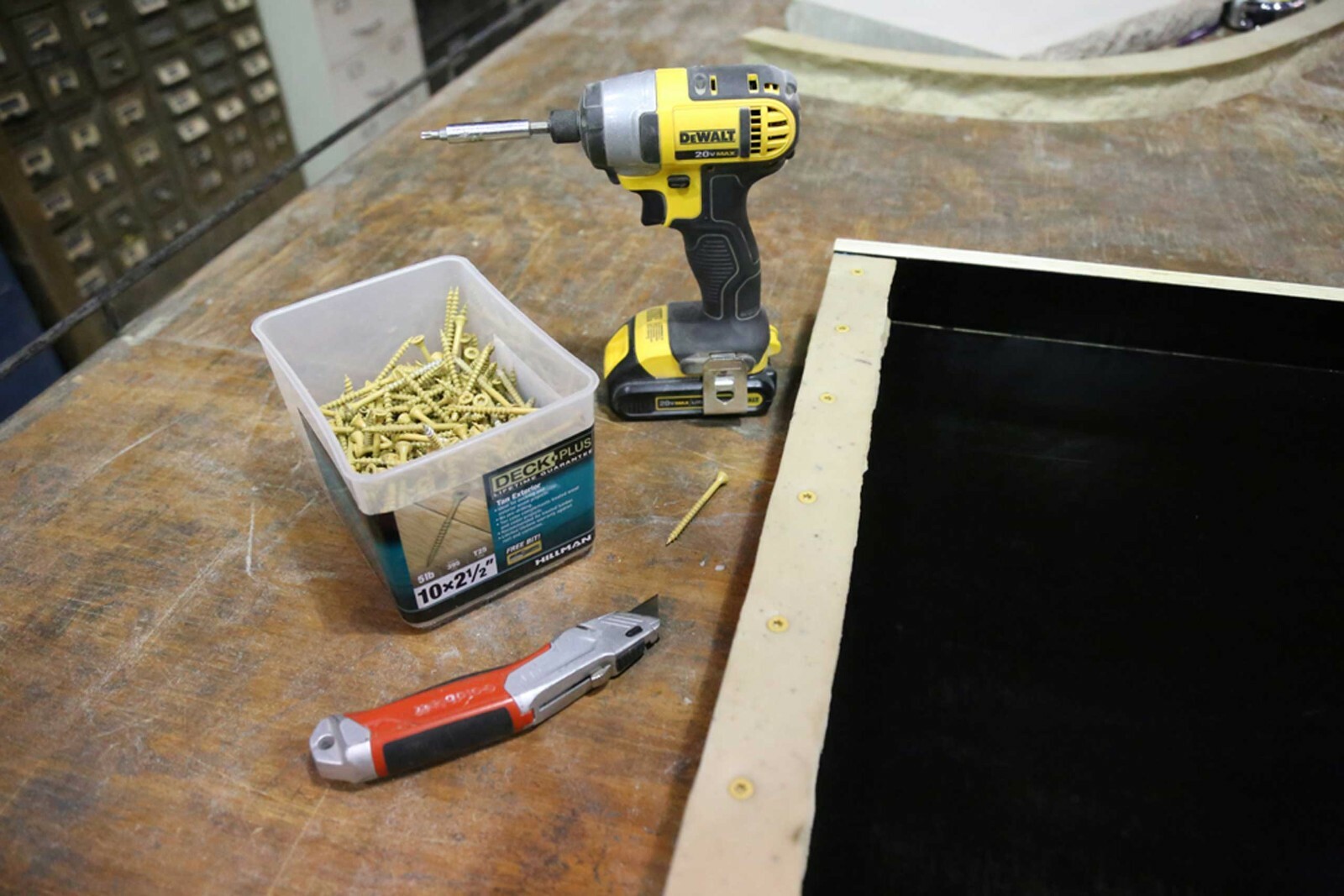 Stone Master Molds Chiseled Edge Concrete Countertop Edge Form Liner 12'