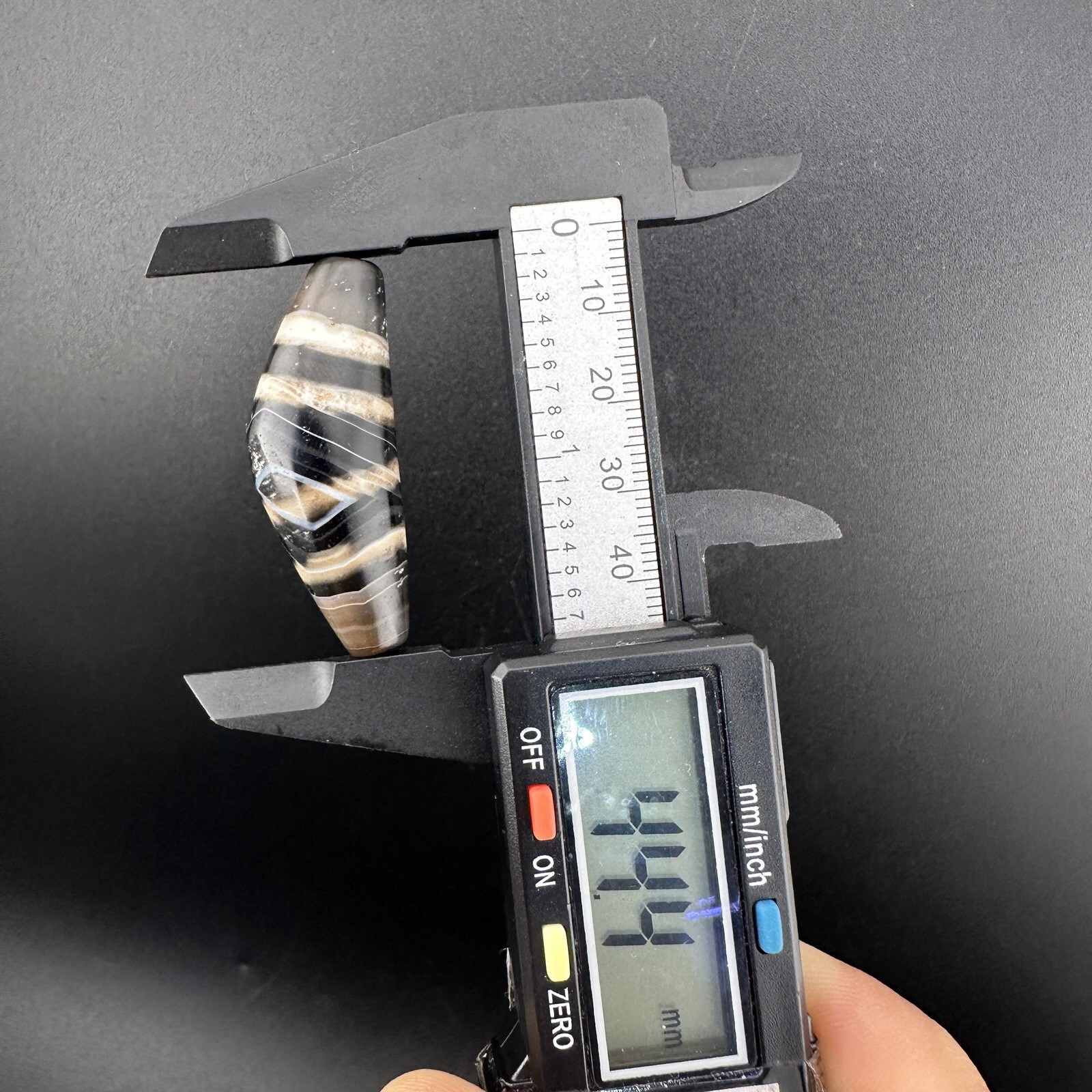 Tibetan Buddhism Agate 4 Stripe Horn Bead Totem Dzi Bead Amulet Pendant