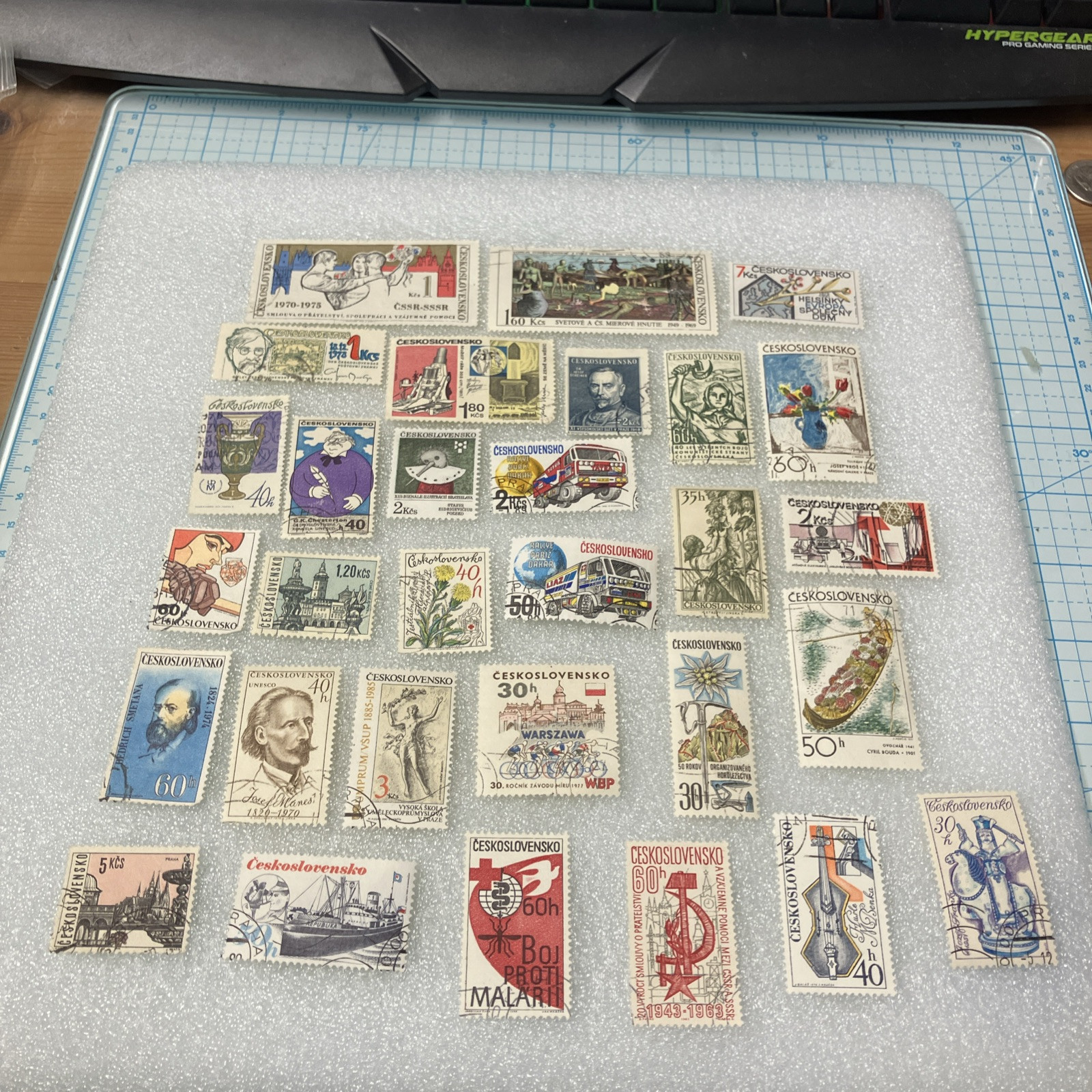 30 Vtg USED Czechoslovakia 1950-1990 Colorful Stamps, Nice Mixed Lot, $1 Ships.
