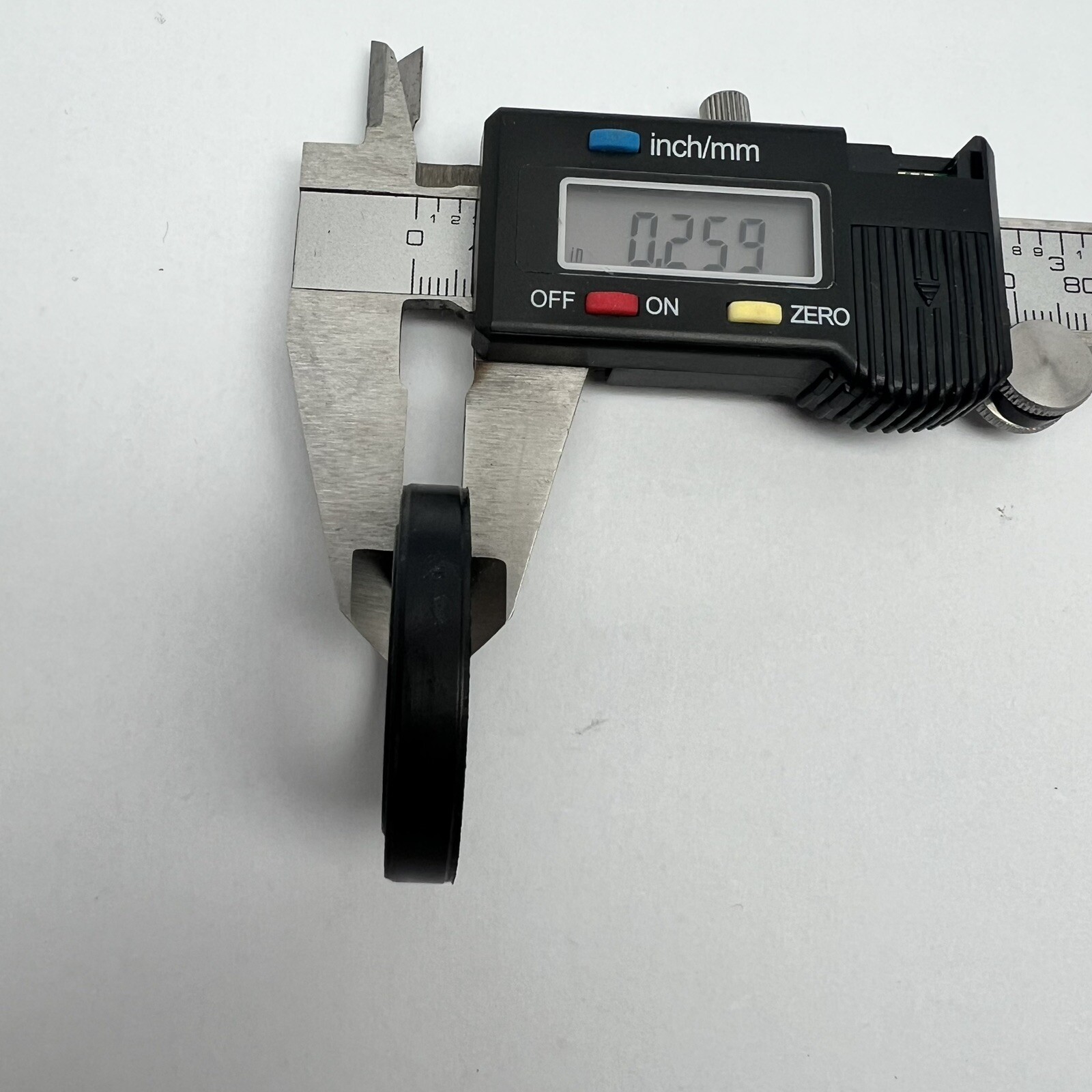 LOT OF 2 SHAFT OIL SEAL 5000604