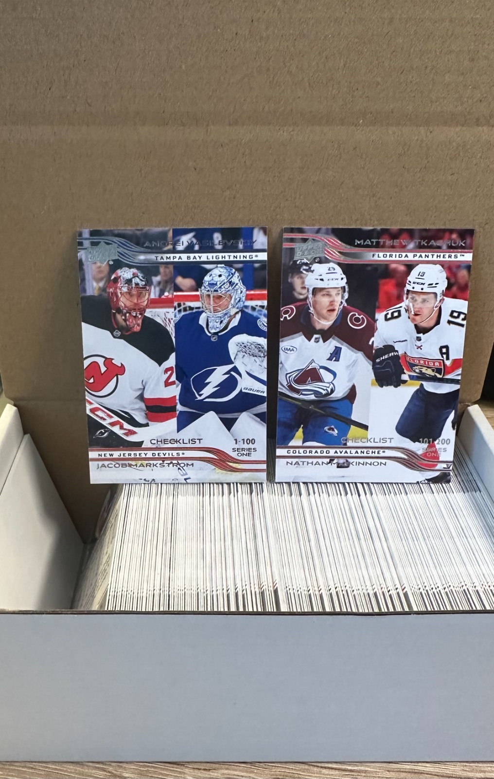 2025-26 UPPER DECK SERIES 1 HOCKEY COMPLETE BASE SET #1-200 *NOT A SEALED BOX*