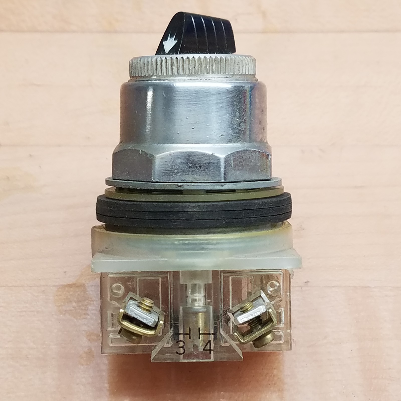 Square D 9001KS11B 2 Position Maintained 30mm Selector Switch - USED