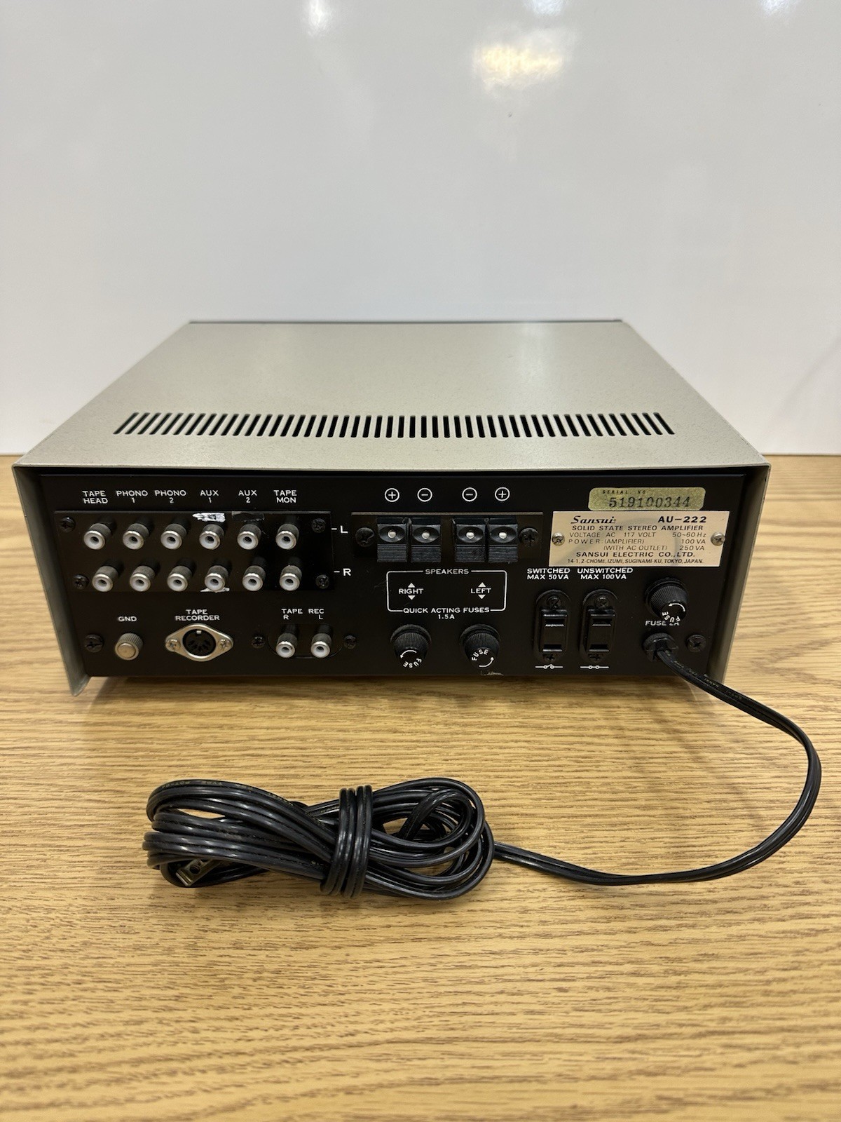 Nice Sansui AU-222 Integrated Stereo Amplifier Turns On, UNTESTED. *Read