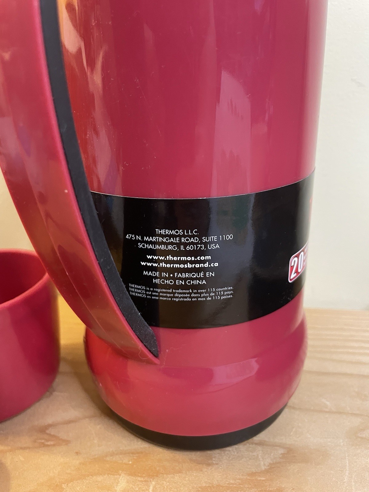 Thermos 33110atri6 Carafe Beverage Bottle 34 Oz / 1.0 Liter Red NEW