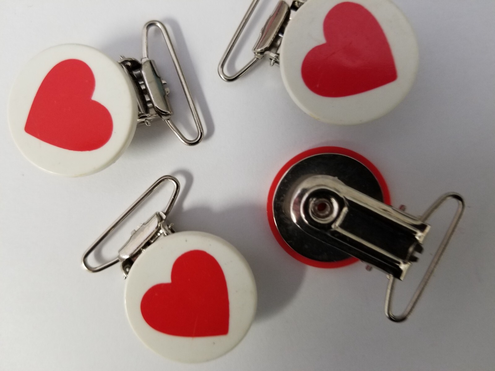 VINTAGE CHILD'S SUSPENDER HOLDERS  1 SET HEARTS TUZ2431