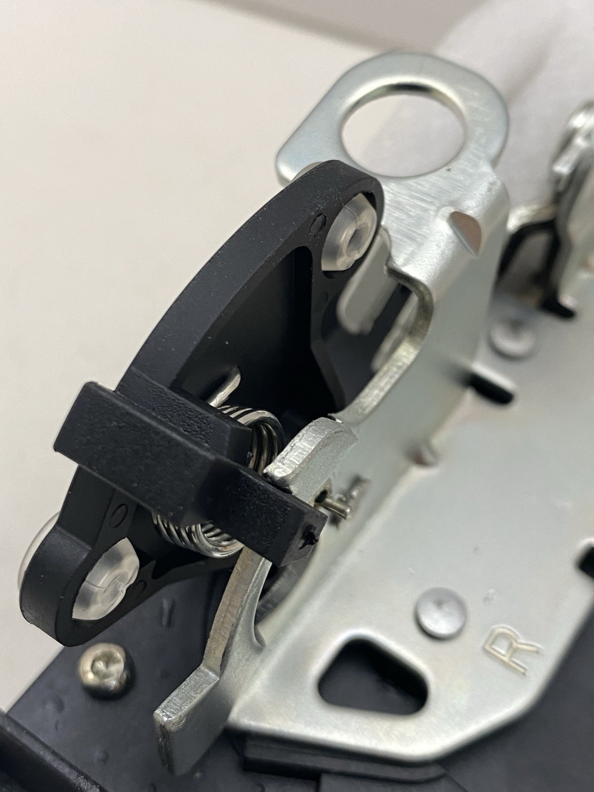 QAGEA RIGHT DOOR LOCK LATCH ACTUATOR FOR 2007-2014 CHEVY & GMC MODELS