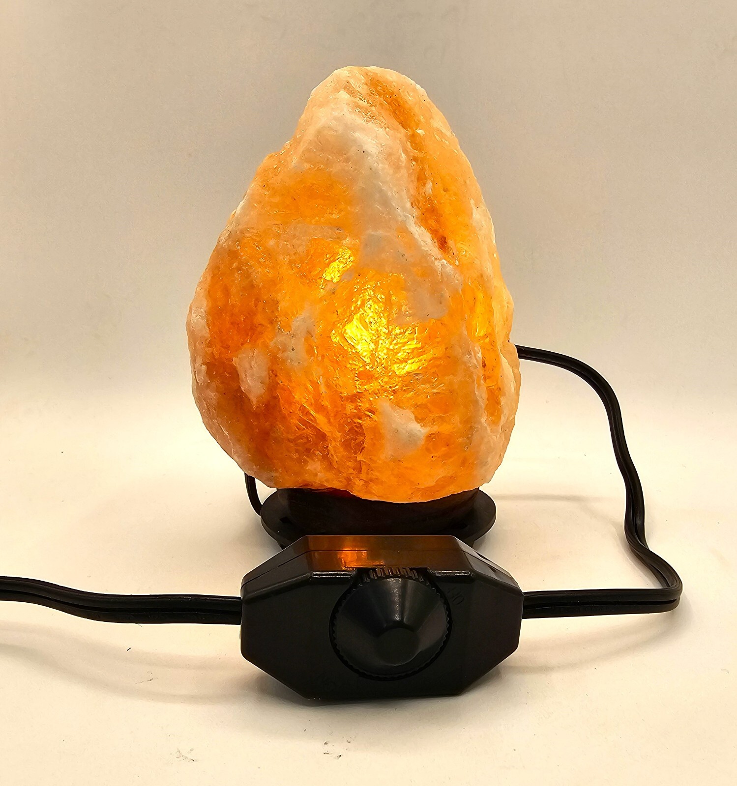 Smagreho Natural Himalayan Salt Lamp 4-6 lbs. average 7 inches. Sealed!