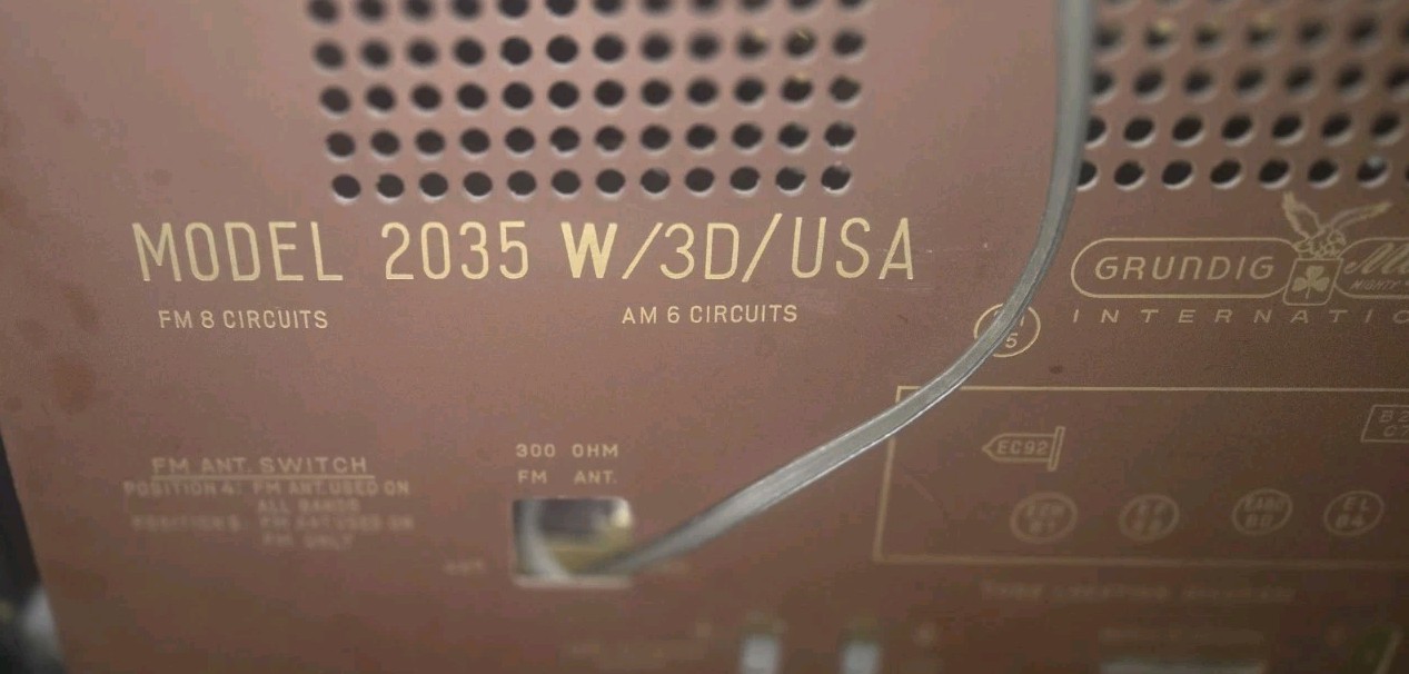 Antique Grundig-Majestic Model 2035 Radio - WORKS!