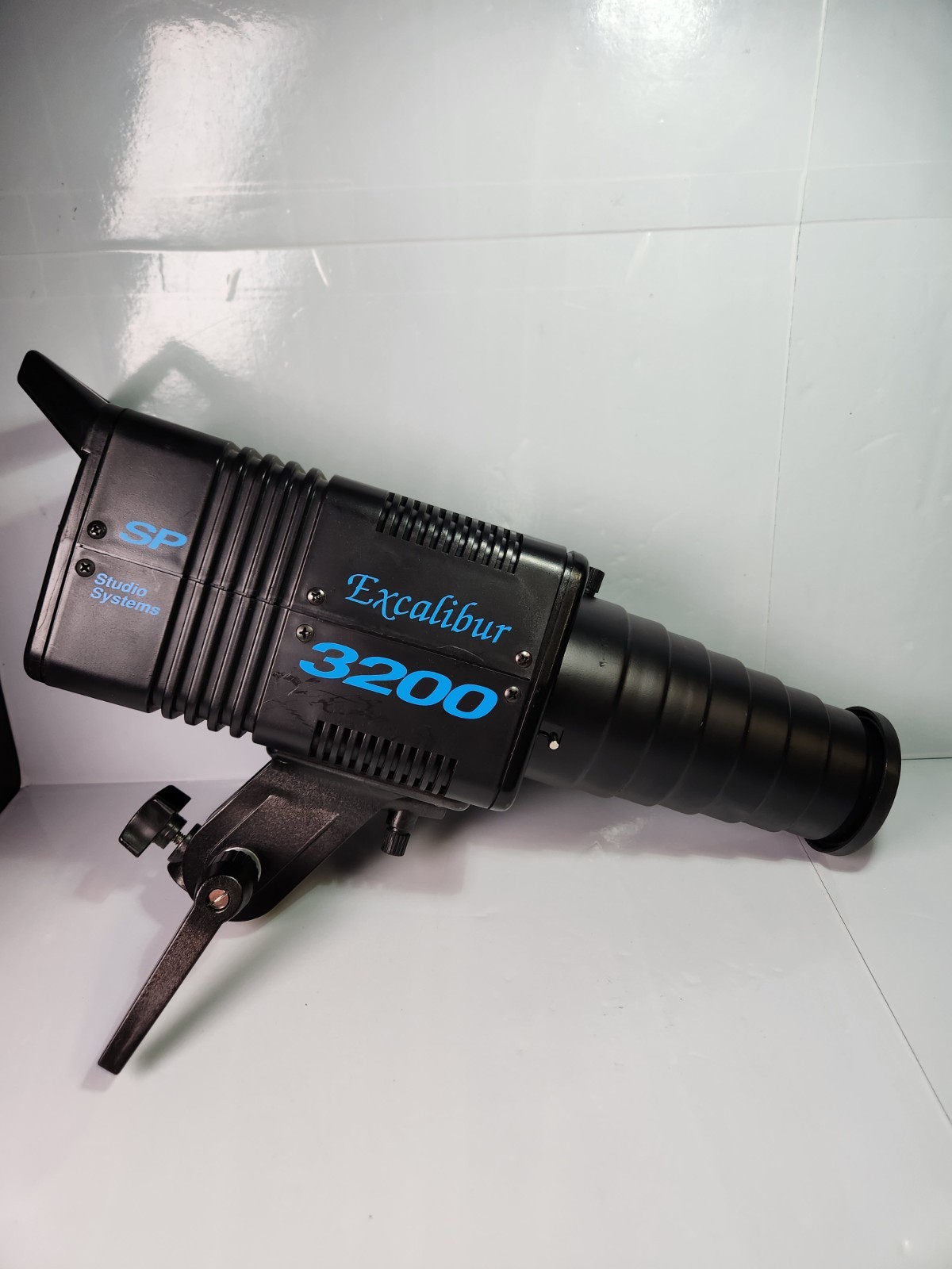 Sp Studio Systems Excalibur 3200 Light With Snoot