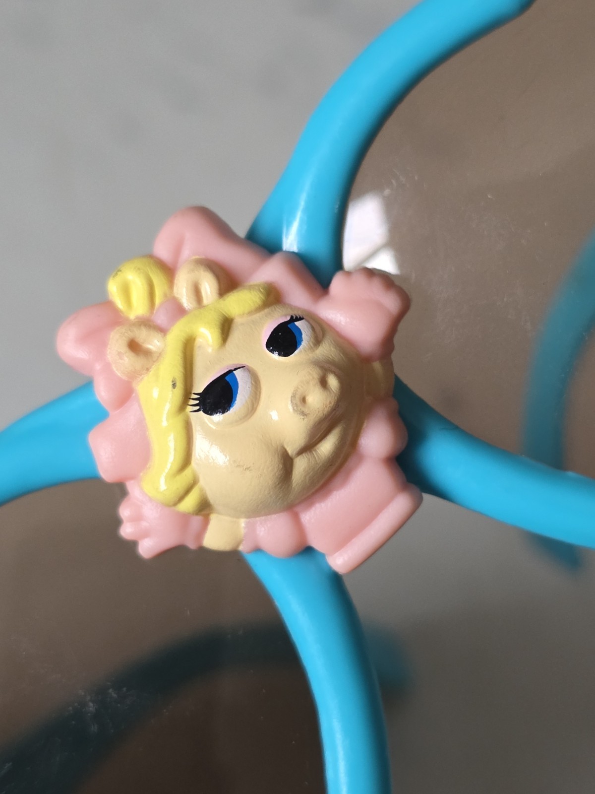 VTG 1980s Muppet Babies Miss Piggy Heart Sunglasses Blue with 3D Girl Charm RARE