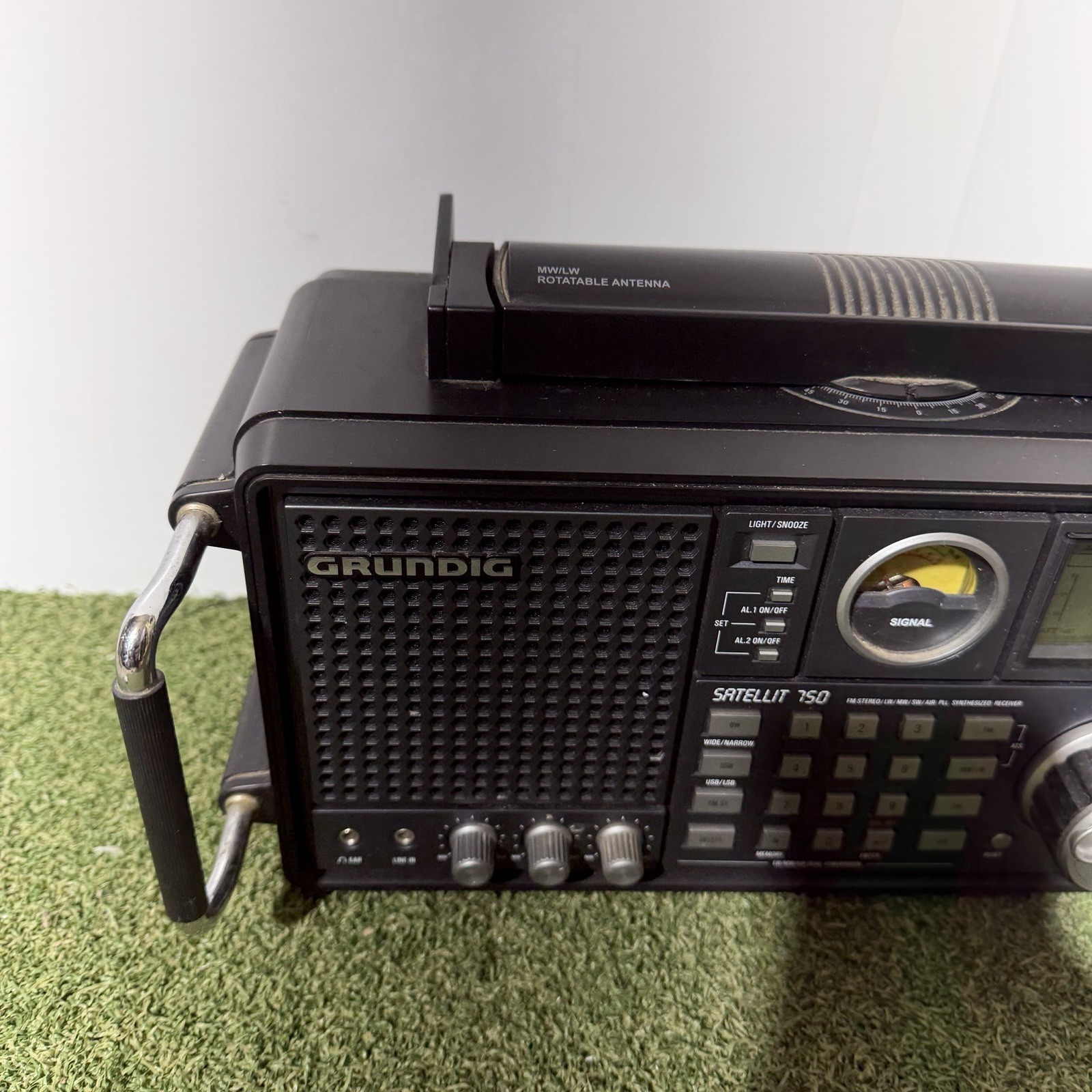 Grundig SATELLIT 750 AM/FM-/SW/AW BAND RADIO Single Side Band W/ Power Cord