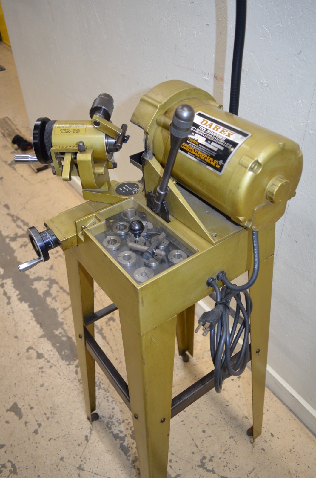 Darex Tool Sharpener # E85/90/TR w/ TR-70 w/Tap Work Holder, Collets, & Stand