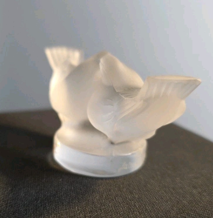 Lalique Frosted Crystal Art Glass 3" Kissing Doves Or "Colombes" Made In France