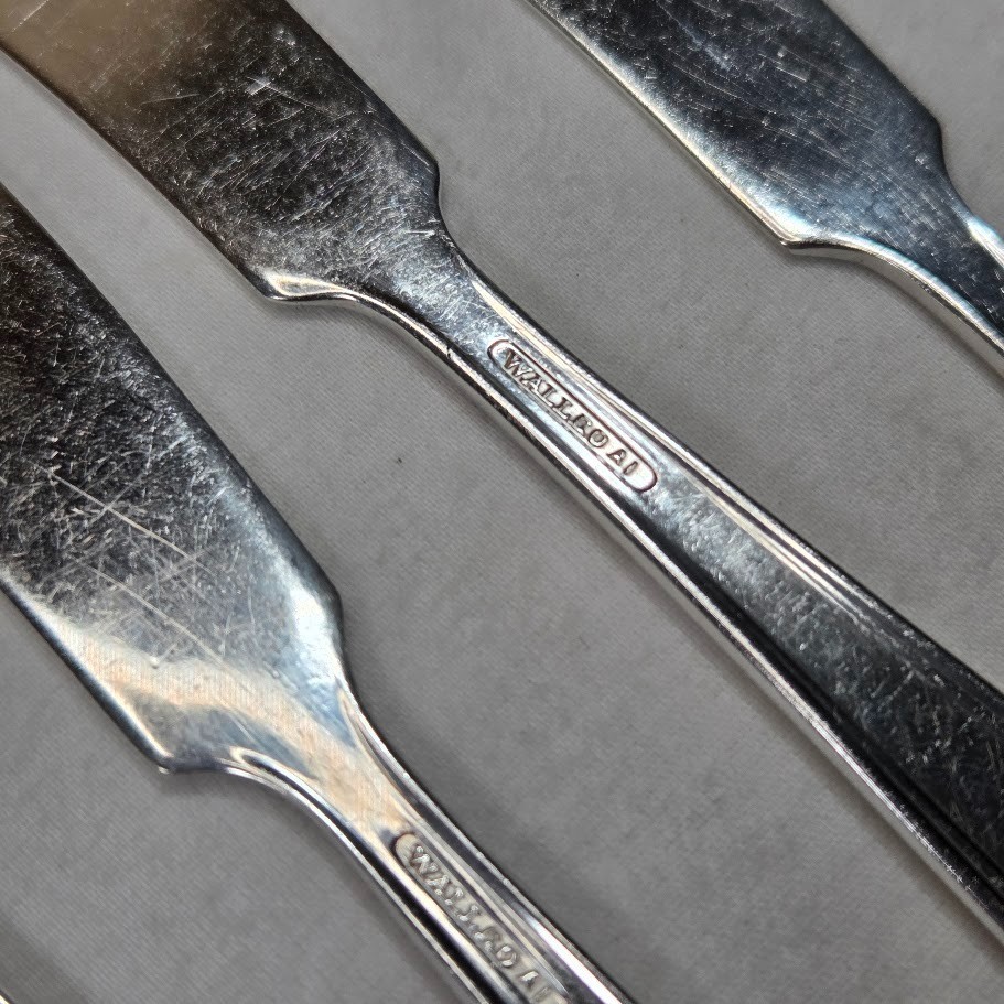 Wallace Serenade II Silverplate Set of 8 Flat Handle Butter Condiment Spreaders