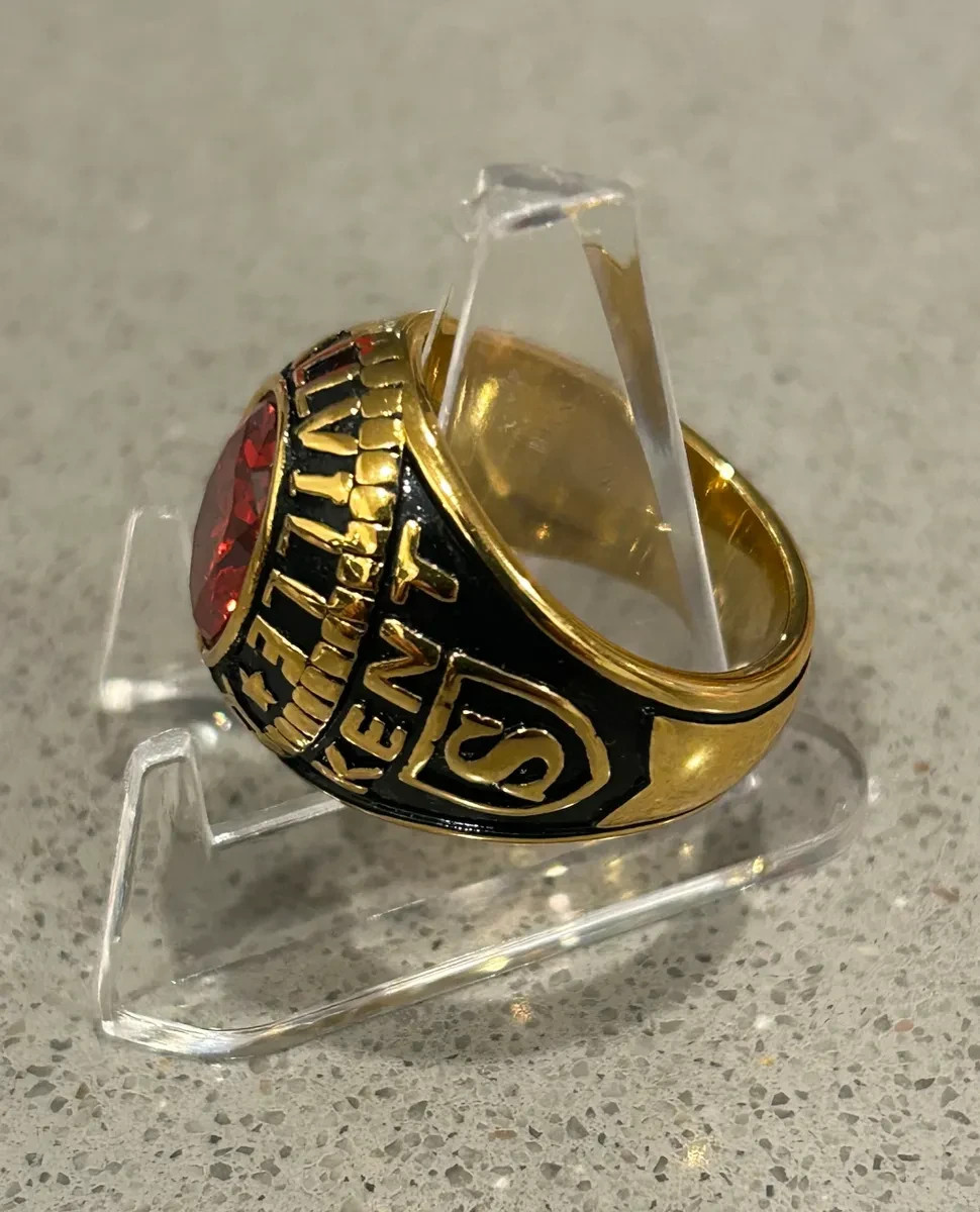 Superman Smallville red Kryptonite Class ring prop replica Tom Welling Clark