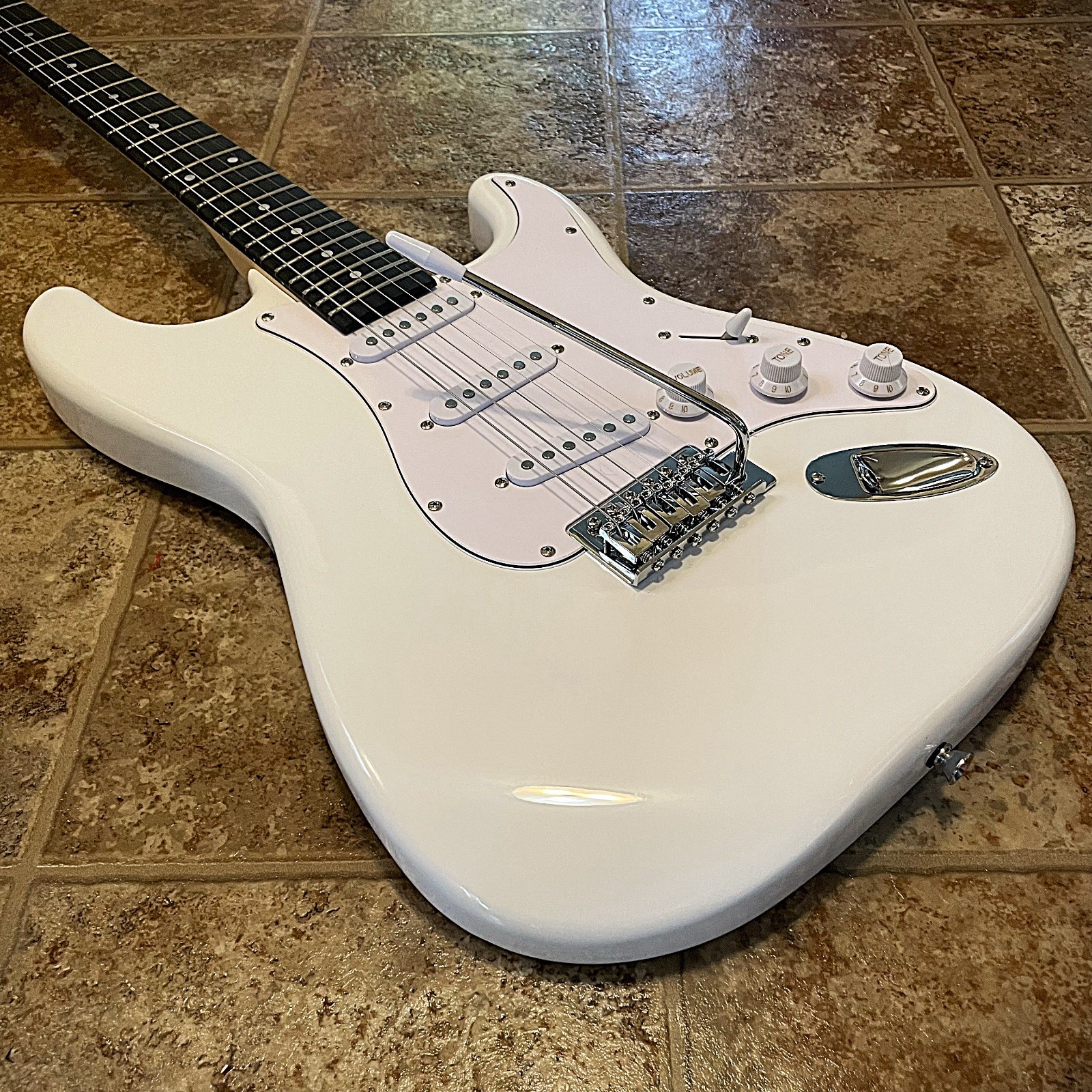 Full-Size Olympic White Electric Guitar with Rosewood Fretboard, S-S-S Pickups