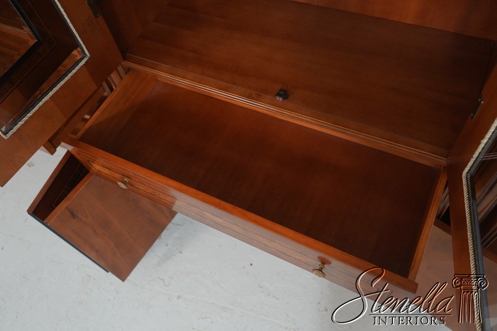 62814: Italian Georgian Style Wall Bookcase Unit