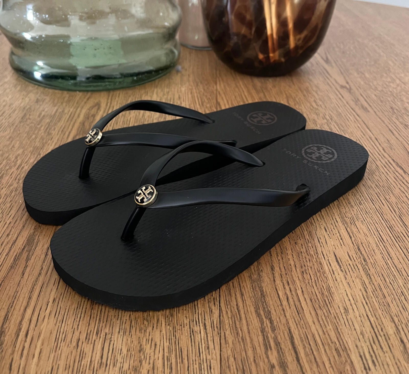 TORY BURCH Flip Flops 6 Black Flats Thin Strap Sandals