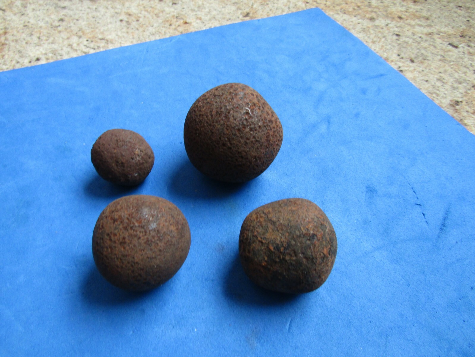 RARE/SCARCE LOT(4)Civil war era iron grapeshot, canister shot