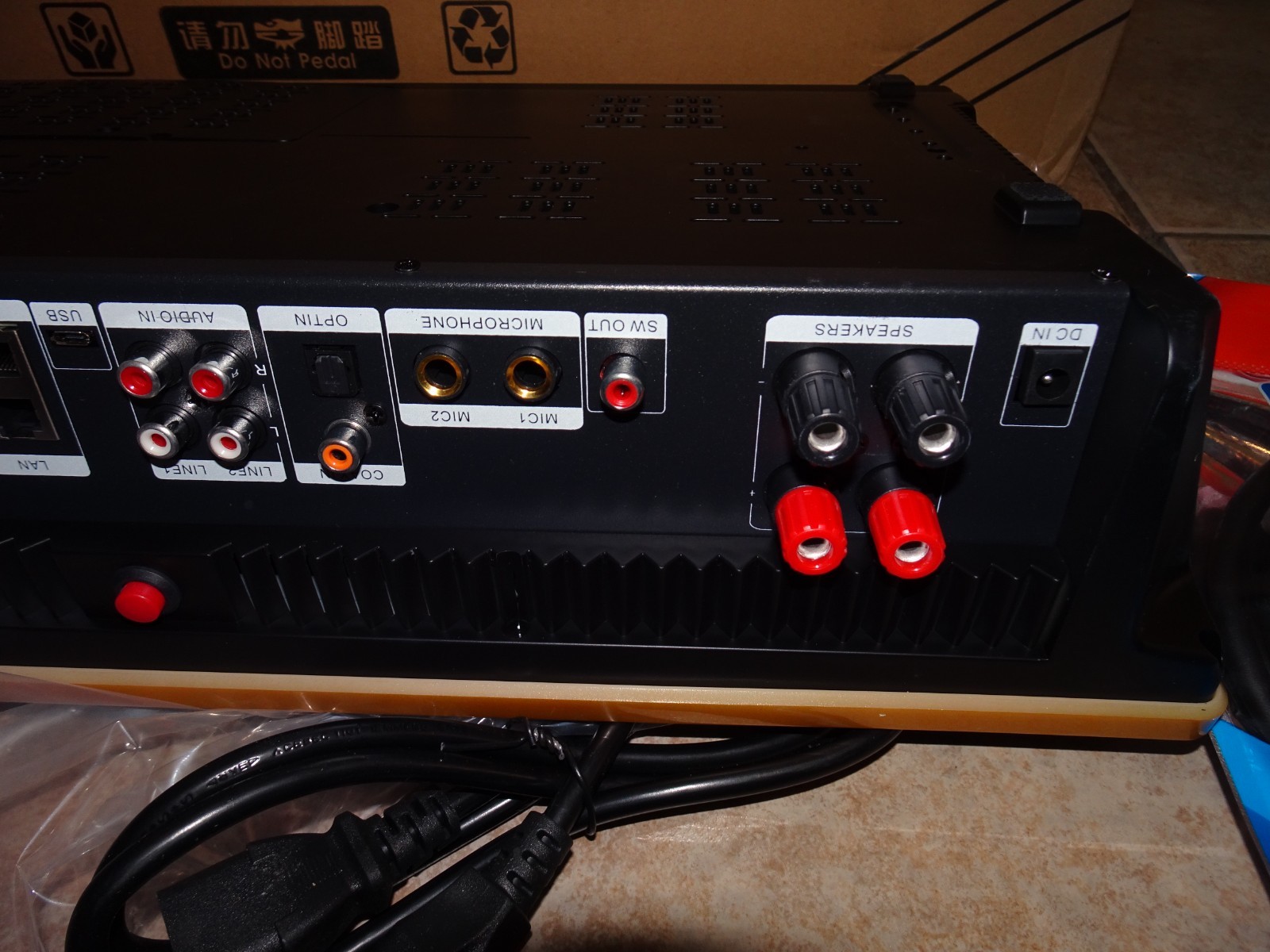 19.5" Touch Screen Karaoke / Media Player All-in-One System 19.5 吋触摸点播一体卡拉OK